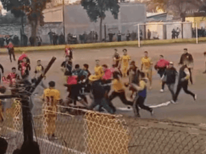 VIDEO | El clásico de Justo Daract terminó con disturbios entre jugadores e hinchas