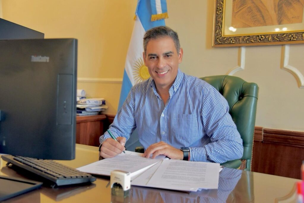 El intendente Hissa anunció la compra de un camión barredor y la llegada de 110 nuevos contenedores
