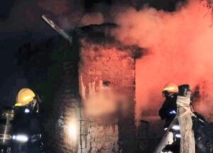 Un disturbio entre varias personas provocó un incendio en una vivienda del B° Eva Perón