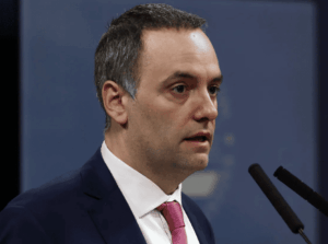 Respiro para el Gobierno: el Senado posterga la pulseada por Manuel Adorni