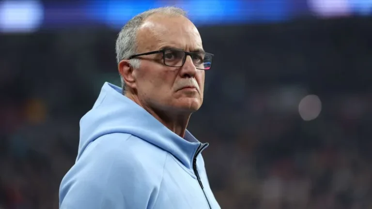 Polémica en Uruguay: el hermano de Ronald Araújo apuntó contra Bielsa tras la lesión antes del Mundial