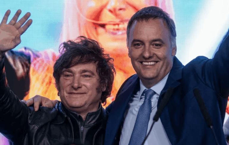 Javier Milei, sobre las denuncias contra Manuel Adorni: «Si lo consideran culpable, lo eyecto de una patada»