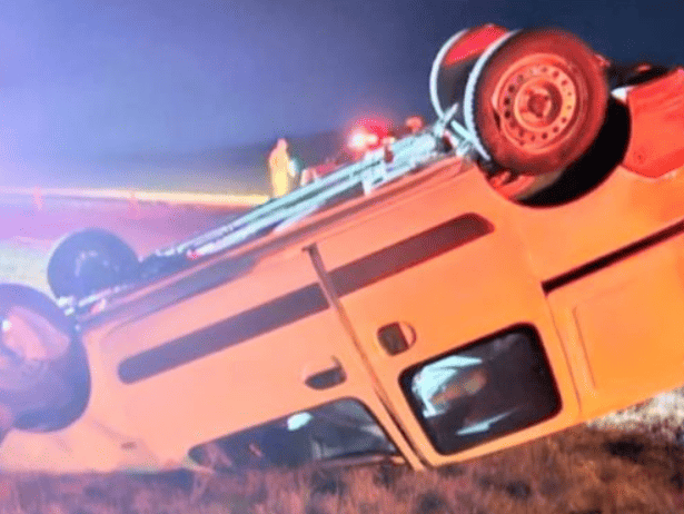 Una mujer resultó herida tras volcar con su vehículo en la autopista 55