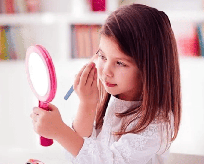 La Anmat prohibió la venta de una serie de maquillajes infantiles y productos de limpieza