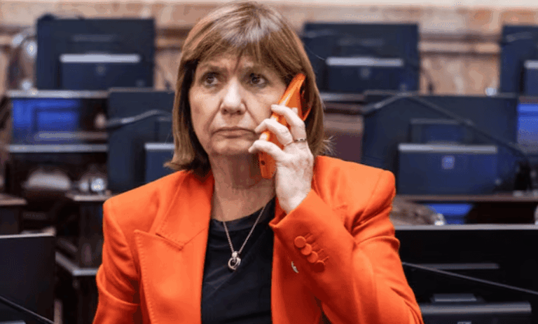 Patricia Bullrich ofreció su renuncia a Milei como jefa del bloque de senadores
