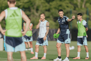 Lionel Scaloni define el equipo y habla en conferencia antes del encuentro con Jordania