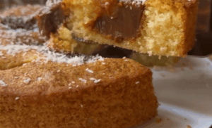 Torta de coco y dulce de leche que se hace sin balanza y ya sale rellena del horno