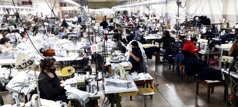 VIDEO | Trabajadores de Norfabril llevan una semana de protestas por deudas salariales