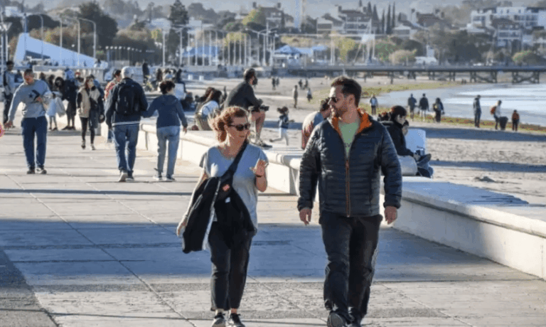 El fin de semana largo movilizó a casi un millón de turistas y generó un gasto de $216.649 millones
