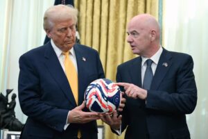 Trump admitió que llamó a Infantino para revisar la roja de Balogun y crece la polémica en el Mundial
