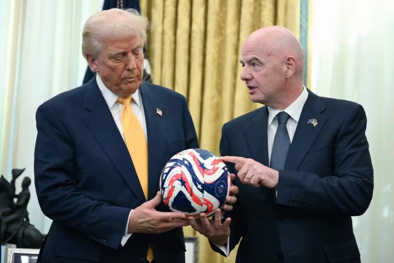 Trump admitió que llamó a Infantino para revisar la roja de Balogun y crece la polémica en el Mundial