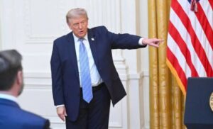 China negó las acusaciones de Trump sobre fraude electoral