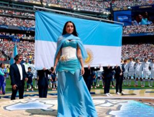 El significado del vestido que usó María Becerra en el Mundial