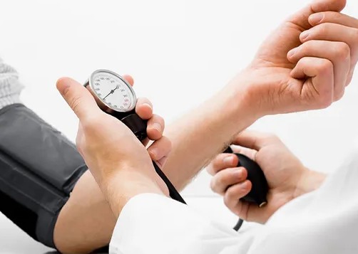 El ejercicio que ayuda a bajar la presión arterial más rápido