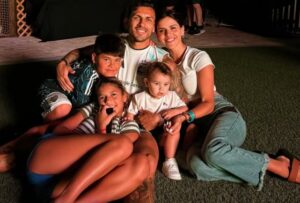Leandro Paredes recibió una emotiva sorpresa al volver a casa