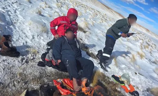 Rescataron a cuatro mineros tras tres noches en la nieve