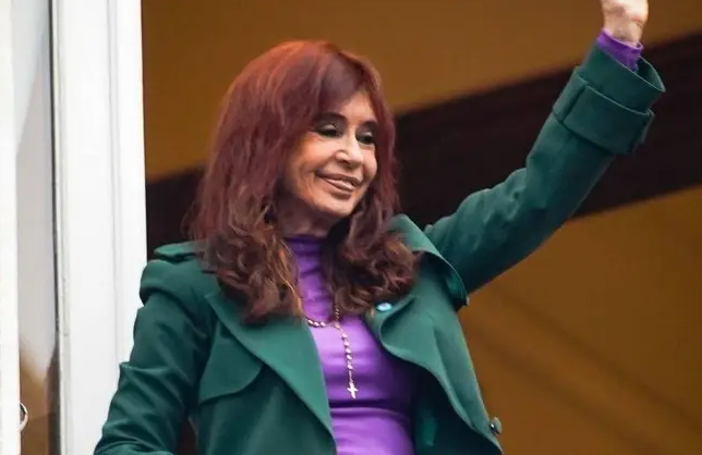 VIDEO | Cristina cantó junto a militantes en un homenaje a Evita