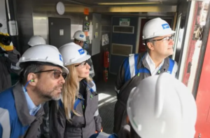 Manuel Adorni renunció al directorio de YPF y dejó todos sus cargos