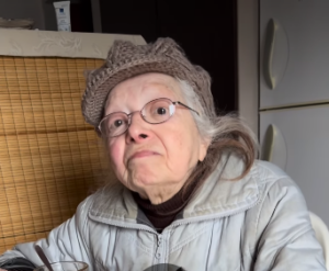 Tiene 83 años, vive sola y pasó una semana sin luz: el caso de Agustina expone una situación de abandono