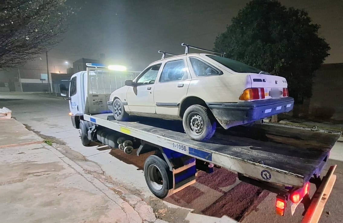 Recuperaron un auto robado hace seis meses en el barrio Ampare - SanLuis24Noticias