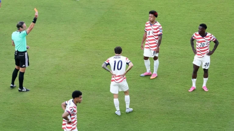FIFA perdonó a Balogun y desató una polémica histórica: el primer indulto en un Mundial desde Garrincha