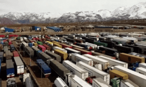 Cientos de camiones varados por el temporal de nieve en Mendoza: «Tenemos que estar hasta el 5 de agosto»