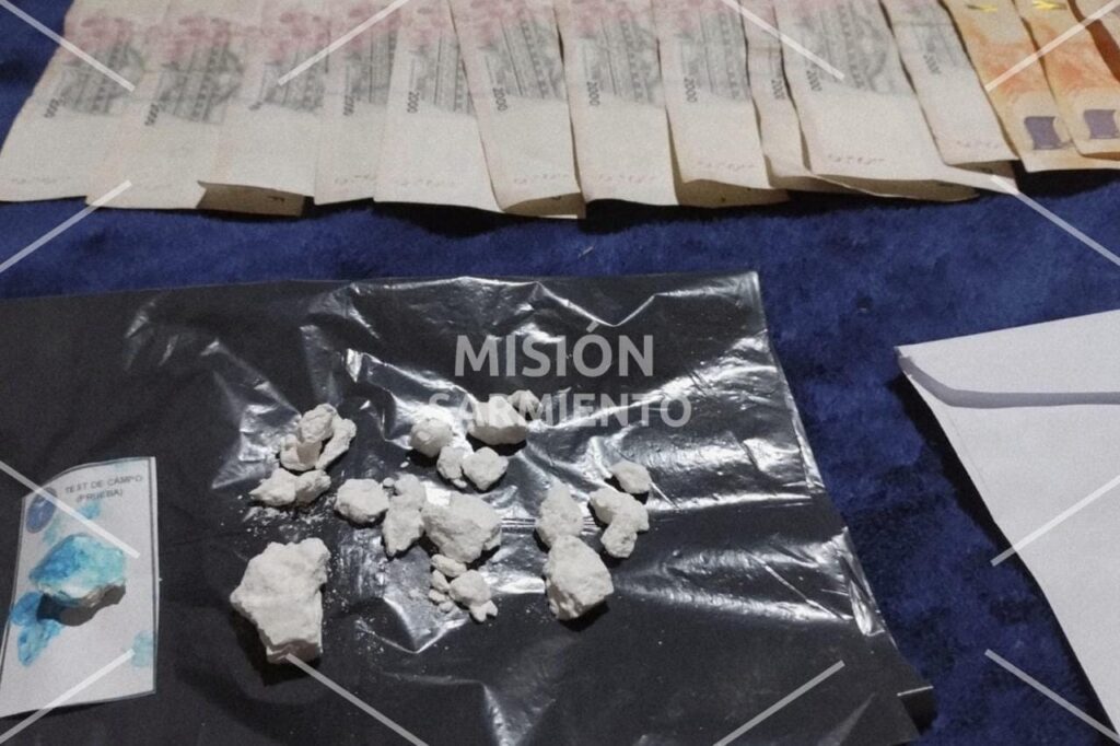 La Policía desarticuló un punto de venta de drogas en el B° República y detuvo a dos personas