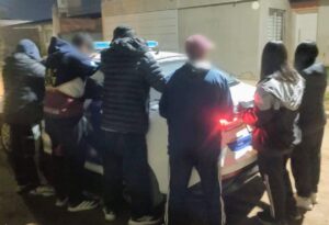 Seis jóvenes detenidos por causar disturbios y ruidos molestos en la vía pública