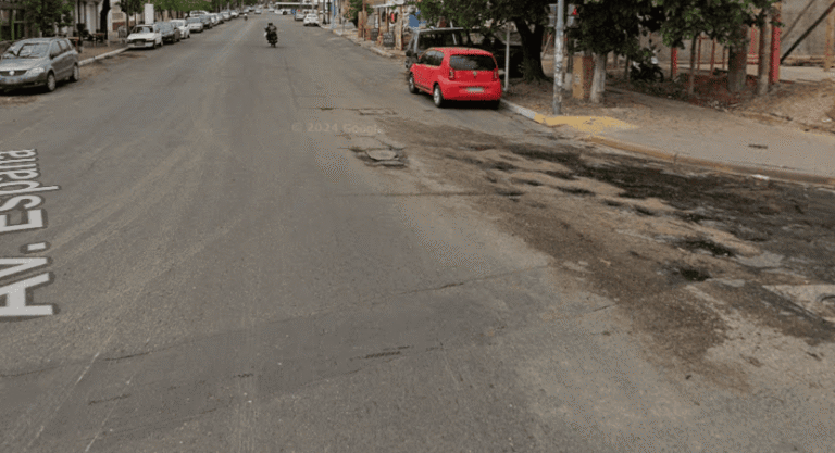 Dos policías resultaron heridos tras un choque entre un patrullero y un auto en la ciudad 
