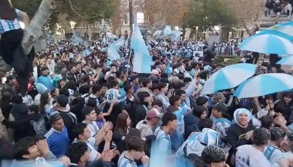 VIDEO | San Luis celebró con una multitudinaria caravana el pase de Argentina a la final del Mundial 2026