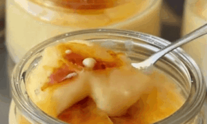 Merienda exprés y sin harina: Flan dorado de naranja en freidora de aire