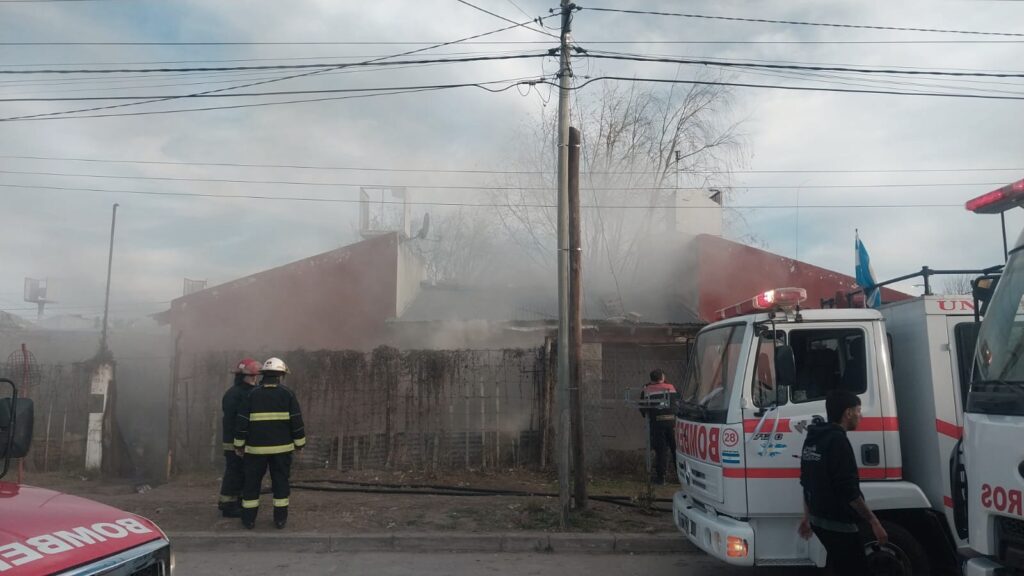 Investigan el incendio de una casa en Villa Mercedes: no hubo heridos