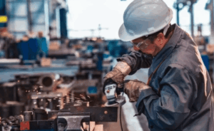 La industria utilizó el 58,4% de su capacidad instalada en mayo y profundizó la caída en sectores clave