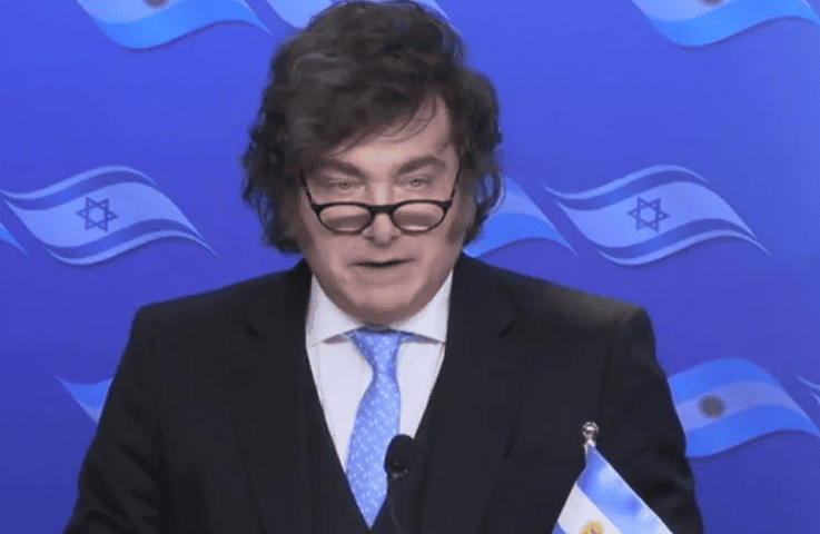 Javier Milei defendió el rumbo económico, insistió con la reforma del BCRA y palpitó el partido contra Suiza