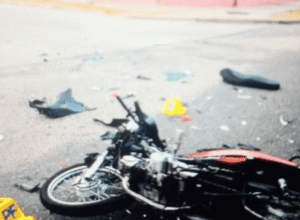 Una motociclista resultó herida tras un choque en la zona oeste y dio positivo de alcoholemia