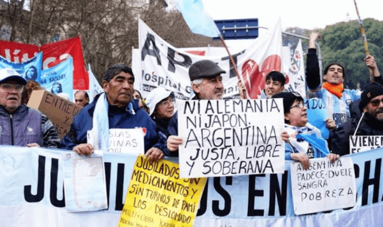La CGT, organizaciones y jubilados marcharon bajo un gran operativo de seguridad en el Congreso