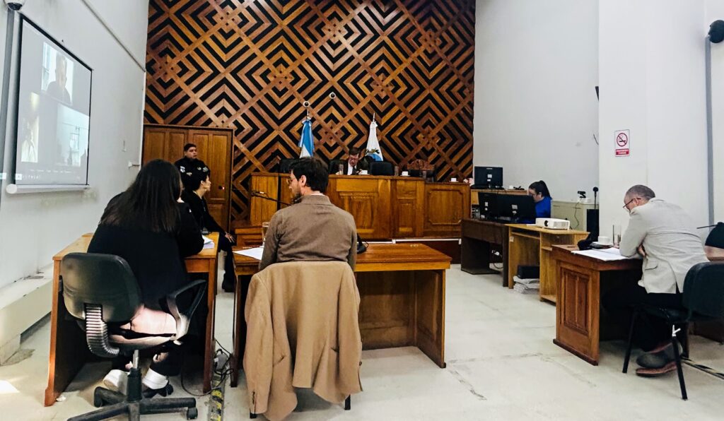 Rechazan la prisión domiciliaria para un acusado de tenencia y distribución de material de abuso sexual infantil