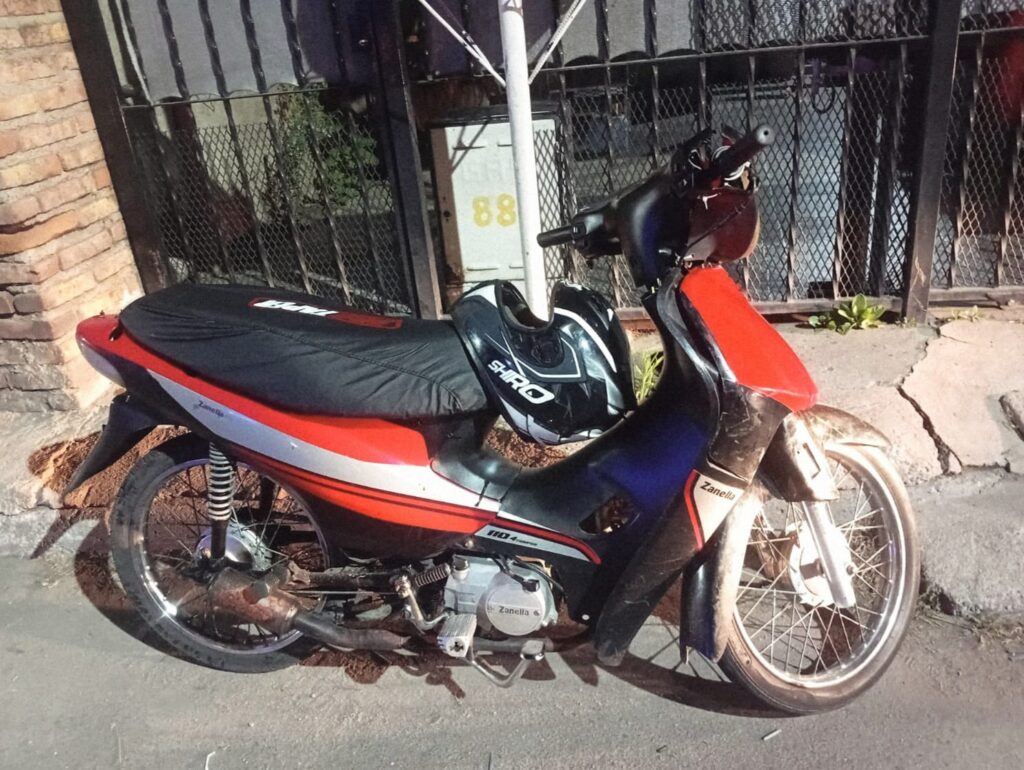 Dos adolescentes protagonizaron un choque contra un auto y fueron puestos a resguardo