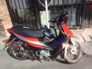 Dos adolescentes protagonizaron un choque contra un auto y fueron puestos a resguardo