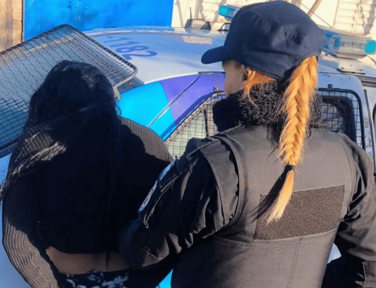 Demoraron a un hombre y una mujer tras un disturbio familiar en el barrio 500 Viviendas Sur