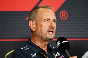 Steve Nielsen evitó nombrar a Colapinto tras su gran remontada en Silverstone y volvió a sembrar dudas sobre su futuro