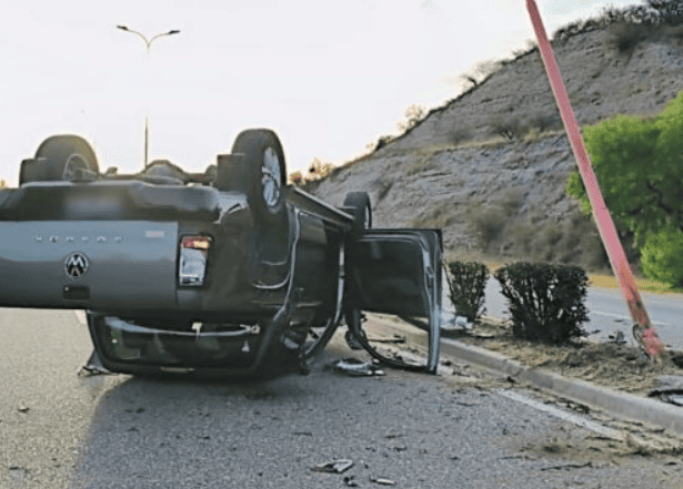 Un joven volcó con su camioneta en la autopista Los Puquios y resultó ileso