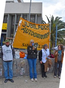 “Hace 77 marchas que lo venimos denunciando”: jubilados apuntaron contra el abandono y las irregularidades en PAMI