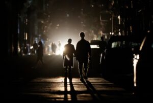 Colapsó otra vez el sistema eléctrico de Cuba y crece la crisis