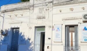 Intentó matar a su expareja: el arma falló y la apuñaló