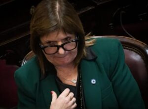 Bullrich: «Retiramos los capítulos que no tenían los votos»