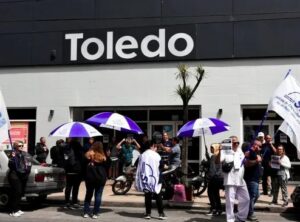 Crisis de consumo: un supermercado vende un local para pagar salarios