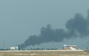 Hutíes atacaron con drones una refinería de Aramco