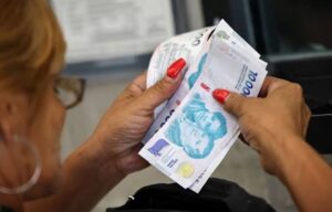 Préstamos informales y usura: el debate que llega al Congreso