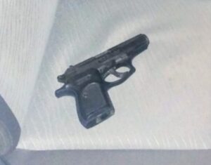 Persecución policial en el Bº El Lince: hubo tres detenidos y secuestraron un arma de fuego